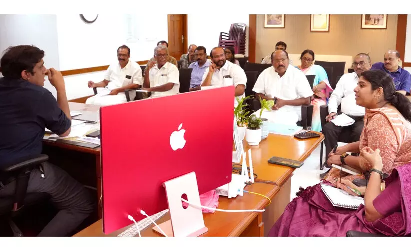 സുഗമവും നീതിയുക്തവുമായ തിരഞ്ഞെടുപ്പിന് എല്ലാ രാഷ്ട്രീയ പാര്‍ട്ടികളുടെയും സഹകരണം വേണമെന്ന് കലക്ടര്‍