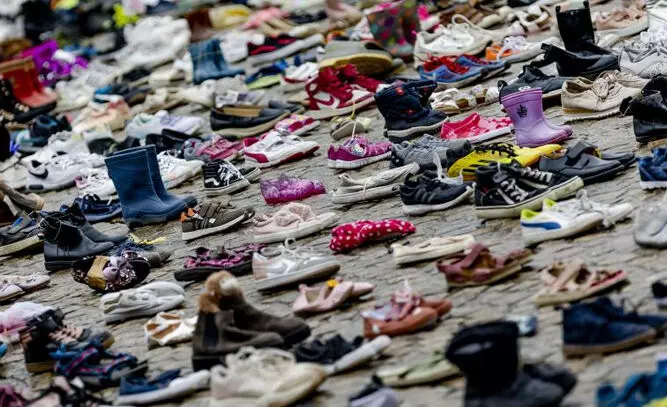 ‘ഈ ഷൂസുകൾ അണിയാൻ പിഞ്ചുകാലുകളില്ല...’; ഗസ്സയിലെ കുരുന്നുകളുടെ ഓർമയിൽ ഡച്ച് നഗരം -Video