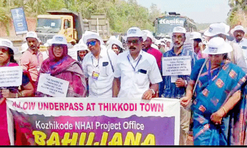 തിക്കോടി അടിപ്പാത; എൻ.എച്ച്.എ.ഐ ഓഫിസിന് മുന്നിൽ പ്രതിഷേധമിരമ്പി