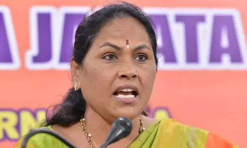 കഫേ സ്ഫോടനത്തിനു പിന്നിൽ തമിഴൻ; കേരളത്തിൽനിന്നു വന്ന് വിദ്യാർഥികൾക്കു നേരെ ആസിഡ് ഒഴിക്കുന്നു; വിദ്വേഷ പരാമർശവുമായി ശോഭ കരന്ദലാജെ