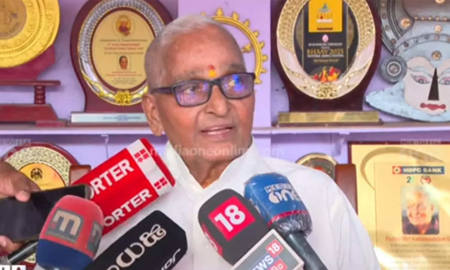 സുരേഷ് ​ഗോപിക്ക് വോട്ട് അഭ്യർഥിച്ച് വിഡിയോ കൊടുക്കില്ല, തൃശൂരിൽ വോട്ടുചെയ്താൽ എന്നെ അറസ്റ്റ് ചെയ്യില്ലേ -കലാമണ്ഡലം ഗോപി