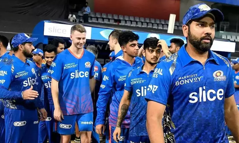 ശാരീരികക്ഷമത തെളിയിച്ചില്ല; മുംബൈ ഇന്ത്യൻസ് സൂപ്പർതാരത്തിന് ആദ്യ മത്സരം നഷ്ടമാകും ശാരീരികക്ഷമത തെളിയിച്ചില്ല; മുംബൈ ഇന്ത്യൻസ് സൂപ്പർതാരത്തിന് ആദ്യ മത്സരം നഷ്ടമാകും