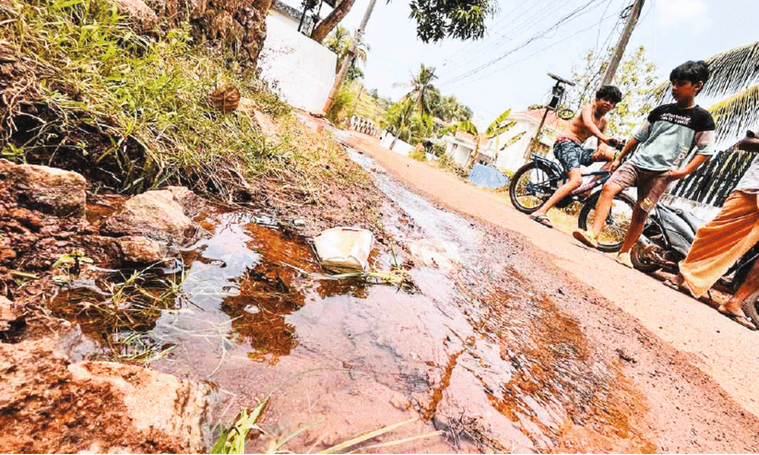 ശു​ദ്ധ​ജ​ലം പാ​ഴാ​വു​ന്നു