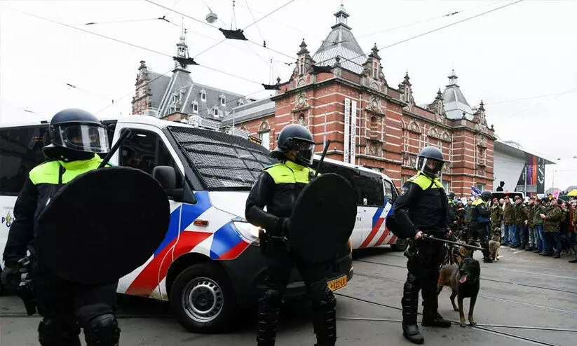 ഹേഗിലെ ഇസ്രാ​യേൽ എംബസിക്ക് നേരെ തീക്കൊളുത്തി എറിഞ്ഞു