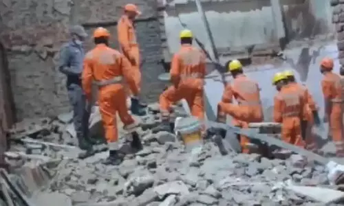 ഡൽഹിയിൽ ഇരുനില കെട്ടിടം തകർന്നുവീണ് രണ്ടു മരണം