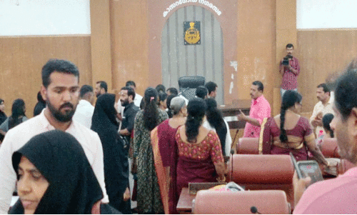 അജണ്ടയിൽ ഭൂരിപക്ഷം നഷ്ടപ്പെട്ടു;   കാ​സ​ർ​കോ​ട് നഗരസഭ യോഗം ചെയർമാൻ പിരിച്ചുവിട്ടു