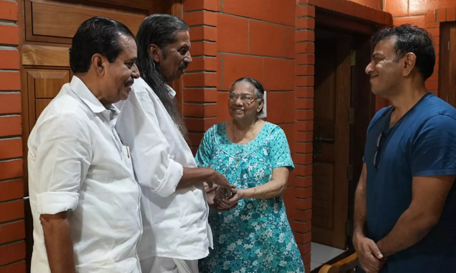 പന്ന്യൻ രവീന്ദ്രൻ മുൻ മുഖ്യമന്ത്രി വി.എസ്. അച്യുതാനന്ദന്റെ വസതി സന്ദർശിച്ചു