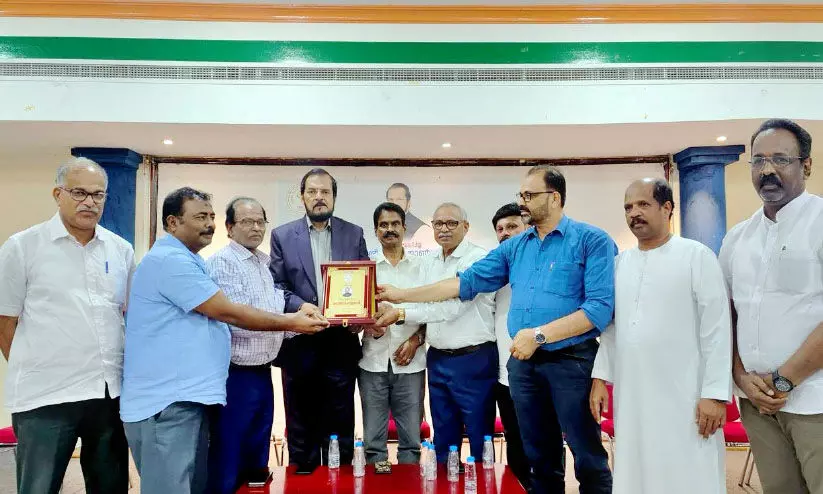 ഇ.പി. ജോൺസന് യാത്രയയപ്പ് നൽകി ഇ.പി. ജോൺസന് യാത്രയയപ്പ് നൽകി