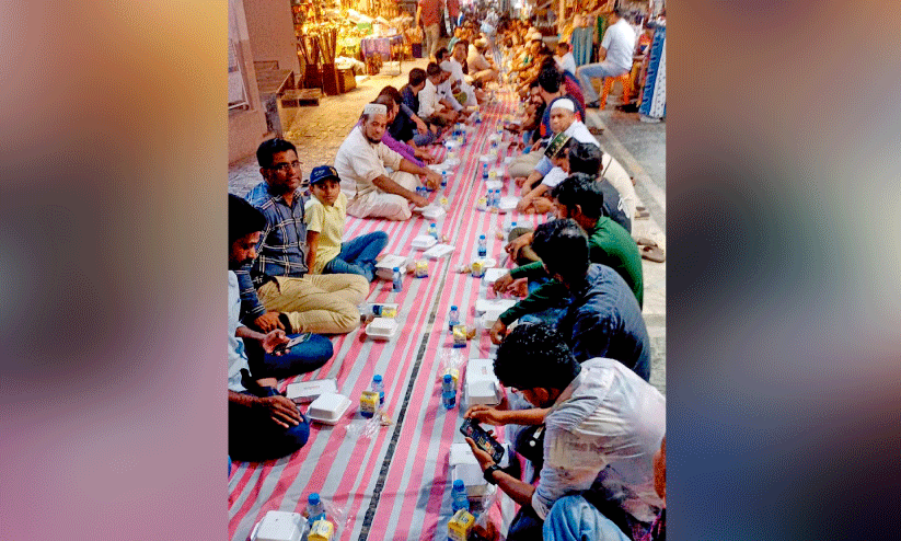 mega iftar conducted by kairali matrah