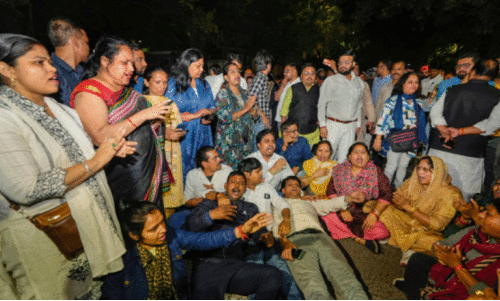ആം ആദ്മി പാർട്ടി പ്രവർത്തകർ ആം ആദ്മി പാർട്ടി പ്രവർത്തകർ