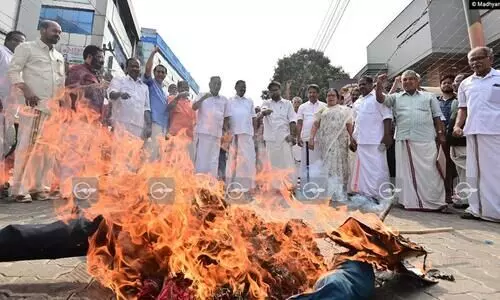 കെജ്‌രിവാളിന്റെ അറസ്റ്റ്: കണ്ണൂരിൽ എം.വി. ഗോവിന്ദന്റെ നേതൃത്വത്തിൽ പ്രകടനം; മോദിയുടെ കോലം കത്തിച്ചു