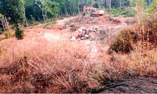 മ​ണ്ണ് ഖ​ന​നം