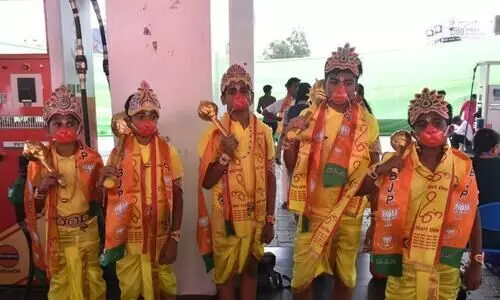 പ്രധാനമന്ത്രിയുടെ റോഡ് ഷോയിൽ കുട്ടികളെ പങ്കെടുപ്പിച്ചു; മൂന്ന് സ്കൂളുകൾക്കെതിരെ കേസ്