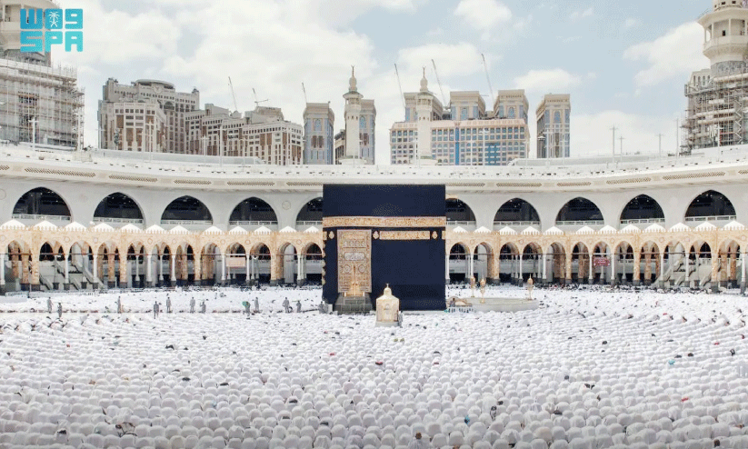 Pilgrims in Makkah Haram praying jumua