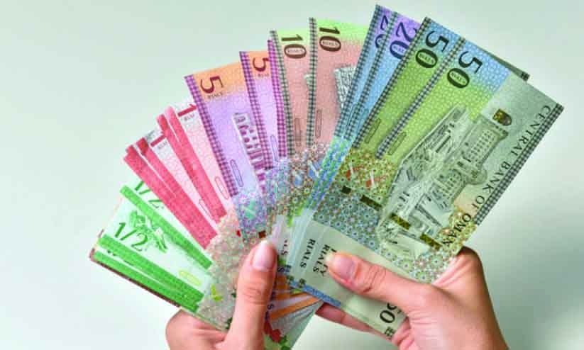 റിയാലിന്റെ വിനിമയ നിരക്ക് വീണ്ടും 216 കടന്നു റിയാലിന്റെ വിനിമയ നിരക്ക് വീണ്ടും 216 കടന്നു