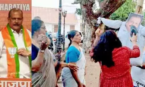 മാഹിക്കെതിരെ ​വേശ്യാപരാമർശം: പി.​സി. ജോർജിനെ തള്ളി ബി.ജെ.പി; കോലത്തിൽ ചെരിപ്പ് കൊണ്ടടിച്ച് മഹിളാ കോൺഗ്രസ്