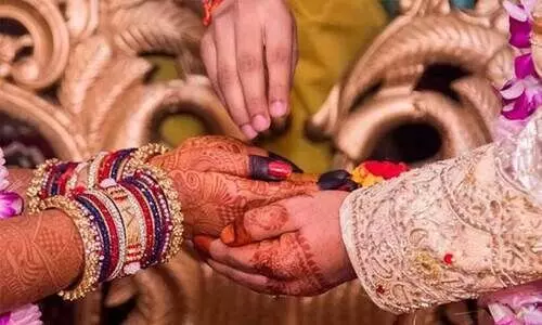 സിന്ദൂരം ധരിക്കൽ സ്ത്രീയുടെ മതപരമായ കടമ; അതവൾ വിവാഹിതയാണെന്ന് കാണിക്കുന്നു -മധ്യപ്രദേശ് കുടുംബ കോടതി