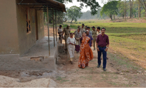കു​റി​ച്യാ​ട് വ​ന​ഗ്രാ​മം