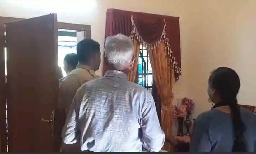 തിരുവല്ലയിൽ അടച്ചിട്ട വീടിന്റെ വാതിൽ കുത്തിത്തുറന്ന് മോഷണം