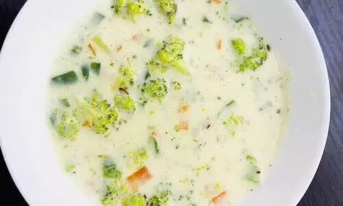 ക്രീ​മി ഡി​ലൈ​റ്റ് ബ്രോ​ക്കോ​ളി വി​ത്ത് ചി​ക്ക​ൻ സൂ​പ്പ്