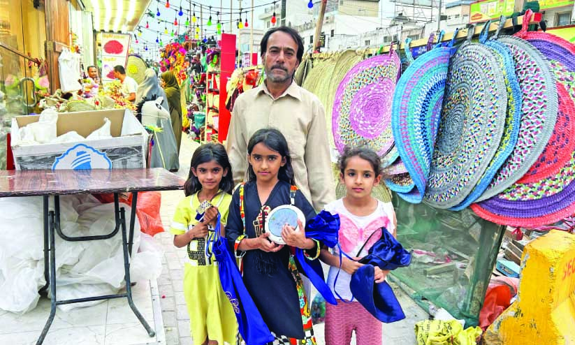 വർണം വാരിവിതറി ഖർഖാഊന് തുടക്കം വർണം വാരിവിതറി ഖർഖാഊന് തുടക്കം