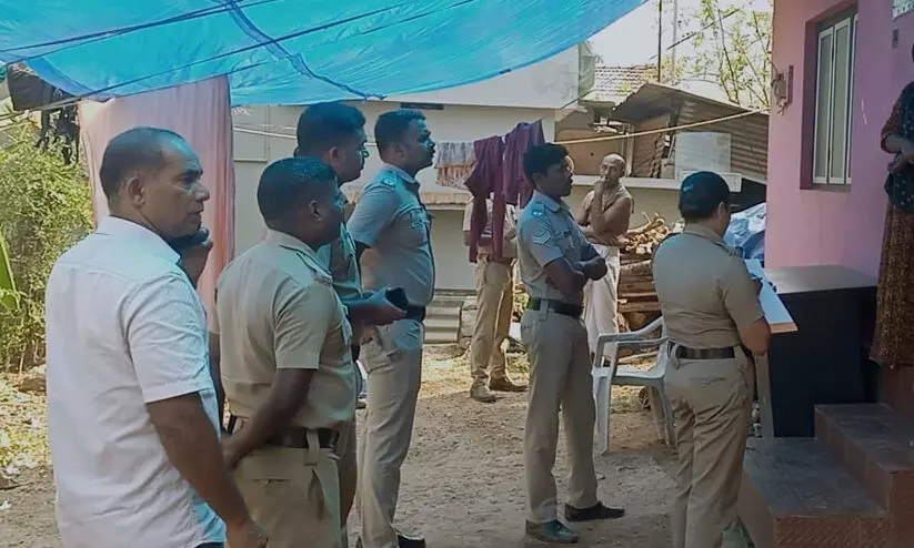 കുഞ്ഞിനെ പിതാവ് മർദിച്ചു കൊലപ്പെടുത്തിയതായി ബന്ധുക്കൾ; മലപ്പുറത്ത് രണ്ടര വയസുകാരിയുടെ മരണത്തിൽ ദുരൂഹത കുഞ്ഞിനെ പിതാവ് മർദിച്ചു കൊലപ്പെടുത്തിയതായി ബന്ധുക്കൾ; മലപ്പുറത്ത് രണ്ടര വയസുകാരിയുടെ മരണത്തിൽ ദുരൂഹത