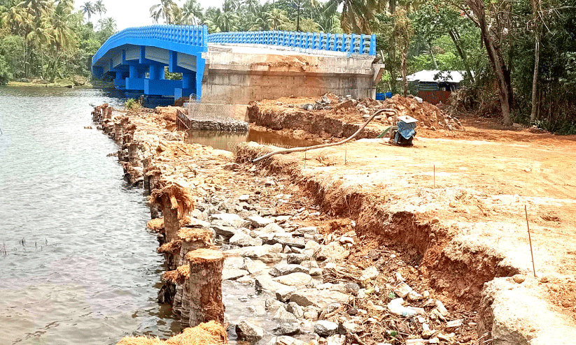 Nedumbrakkad-Vilakkumaram bridge