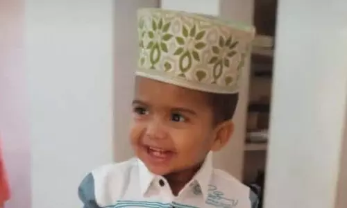 പന്ത് തൊണ്ടയിൽ കുടുങ്ങി രണ്ടര വയസുകാരൻ മരിച്ചു