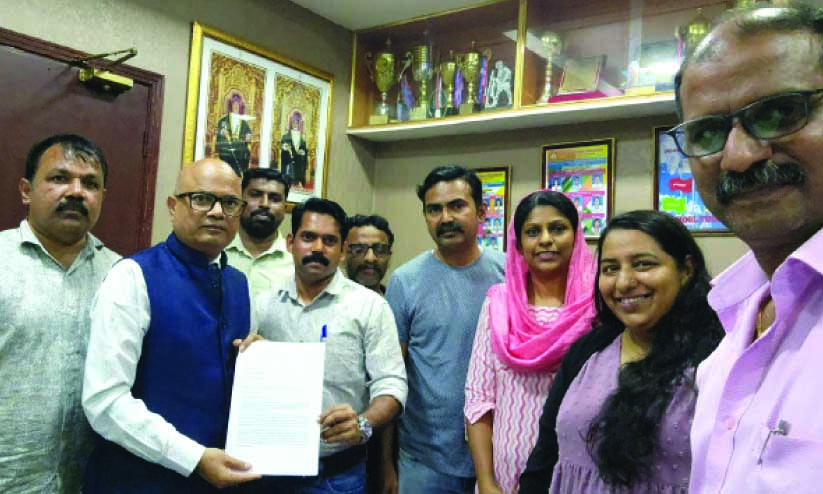 ഇന്ത്യൻ സ്കൂൾ മുലദ്ദയിലെ ഫീസ് വർധന: പ്രതിഷേധവുമായി രക്ഷിതാക്കൾ ഇന്ത്യൻ സ്കൂൾ മുലദ്ദയിലെ ഫീസ് വർധന: പ്രതിഷേധവുമായി രക്ഷിതാക്കൾ