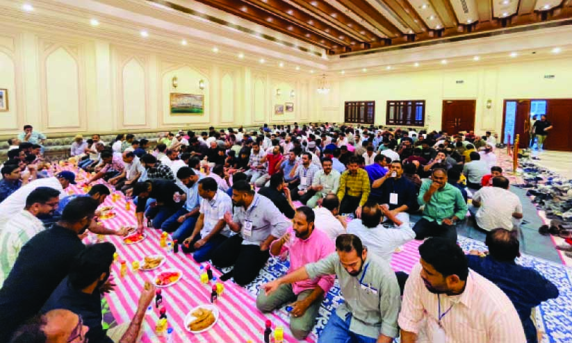 സൗഹൃദം പുതുക്കി ഇഫ്താർ സംഗമങ്ങൾ സൗഹൃദം പുതുക്കി ഇഫ്താർ സംഗമങ്ങൾ