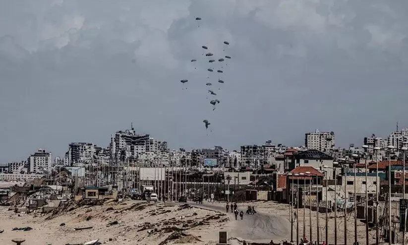 കുരുതി തുടർന്ന് ഇസ്രായേൽ; ഗസ്സയിലുടനീളം ആക്രമണം; 24 മണിക്കൂറിനിടെ കൊല്ലപ്പെട്ടത് 81 പേർ കുരുതി തുടർന്ന് ഇസ്രായേൽ; ഗസ്സയിലുടനീളം ആക്രമണം; 24 മണിക്കൂറിനിടെ കൊല്ലപ്പെട്ടത് 81 പേർ