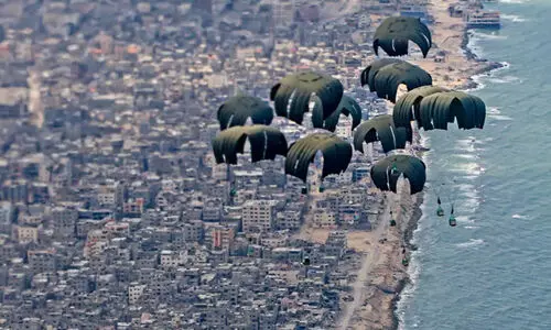 ഗസ്സക്ക് സഹായവുമായി ബ്രിട്ടനും; ആദ്യഘട്ടത്തിൽ എയർഡ്രോപ്പ് ചെയ്തത് 10 ടൺ ഭക്ഷ്യവസ്തുകൾ