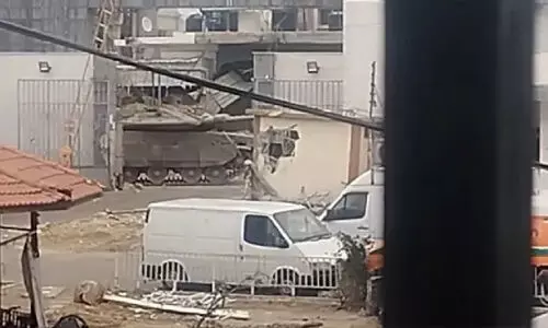 അൽശിഫയിൽ മൃതദേഹങ്ങൾക്ക് മുകളിലൂടെ ഇസ്രായേൽ ടാങ്കും ബുൾഡോസറും ഓടിച്ച് കയറ്റി അൽശിഫയിൽ മൃതദേഹങ്ങൾക്ക് മുകളിലൂടെ ഇസ്രായേൽ ടാങ്കും ബുൾഡോസറും ഓടിച്ച് കയറ്റി