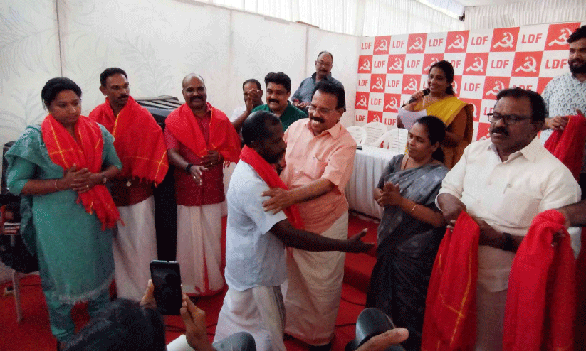 വക്കത്ത് ബി.ജെ.പി നേതാക്കൾ സി.പി.എമ്മിൽ ചേർന്നു