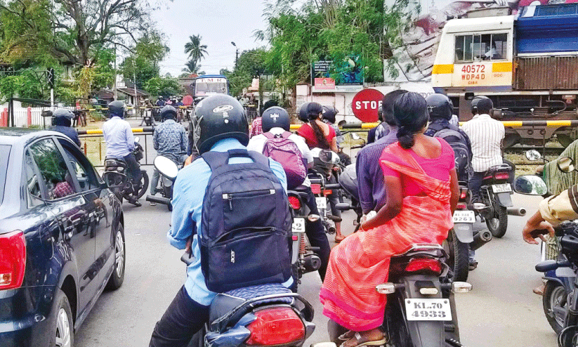 Oottara railway level cross