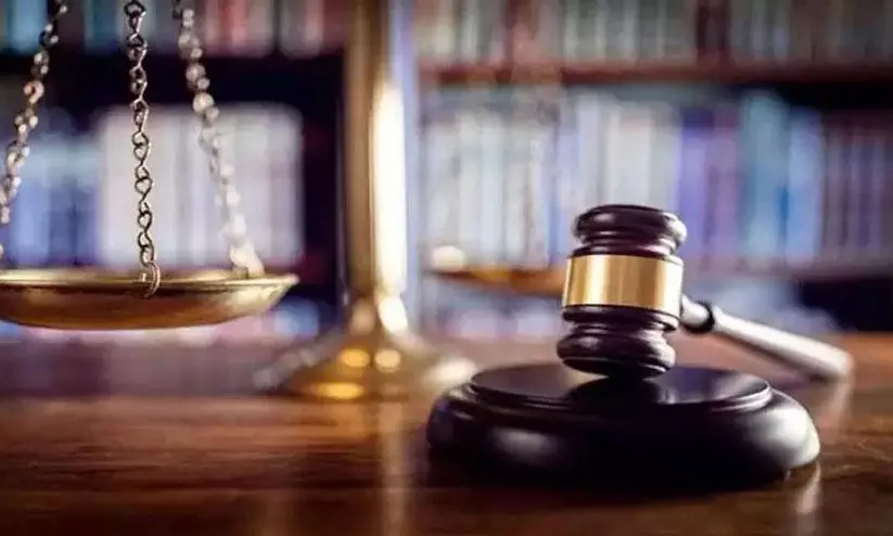 സർക്കാർ കെട്ടിടം പുതുക്കിപ്പണിതതിൽ അഴിമതി: കരാറുകാരന് ആറ് വർഷം തടവും, 5.10 ലക്ഷം രൂപ പിഴയും സർക്കാർ കെട്ടിടം പുതുക്കിപ്പണിതതിൽ അഴിമതി: കരാറുകാരന് ആറ് വർഷം തടവും, 5.10 ലക്ഷം രൂപ പിഴയും