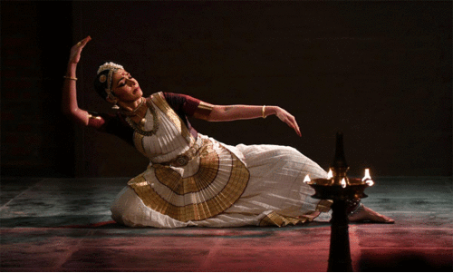 നിറം നോക്കാതെ നൃത്തം പഠിക്കാം നിറം നോക്കാതെ നൃത്തം പഠിക്കാം