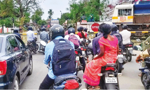 Oottara railway level cross