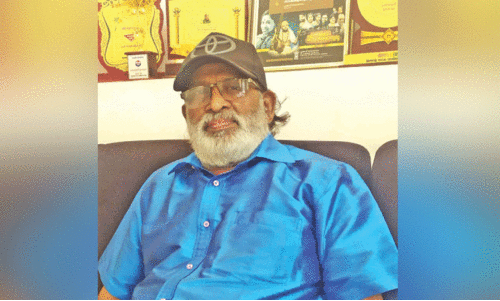 ഇന്ന് ലോക നാടക ദിനം; നാടകത്തെ ചേര്‍ത്തുപിടിച്ച് പ്രഭാകരന്‍ കോടാലി