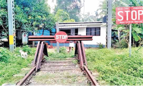 റെ​യി​ല്‍പാ​ത ഗു​രു​വാ​യൂ​രി​ല്‍ നി​ര്‍ത്തി​യ​ത് മ​ണ്ട​ത്ത​രം -ടി.​ഡി. രാ​മ​കൃ​ഷ്ണ​ന്‍