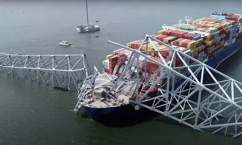 Baltimore bridge collapses