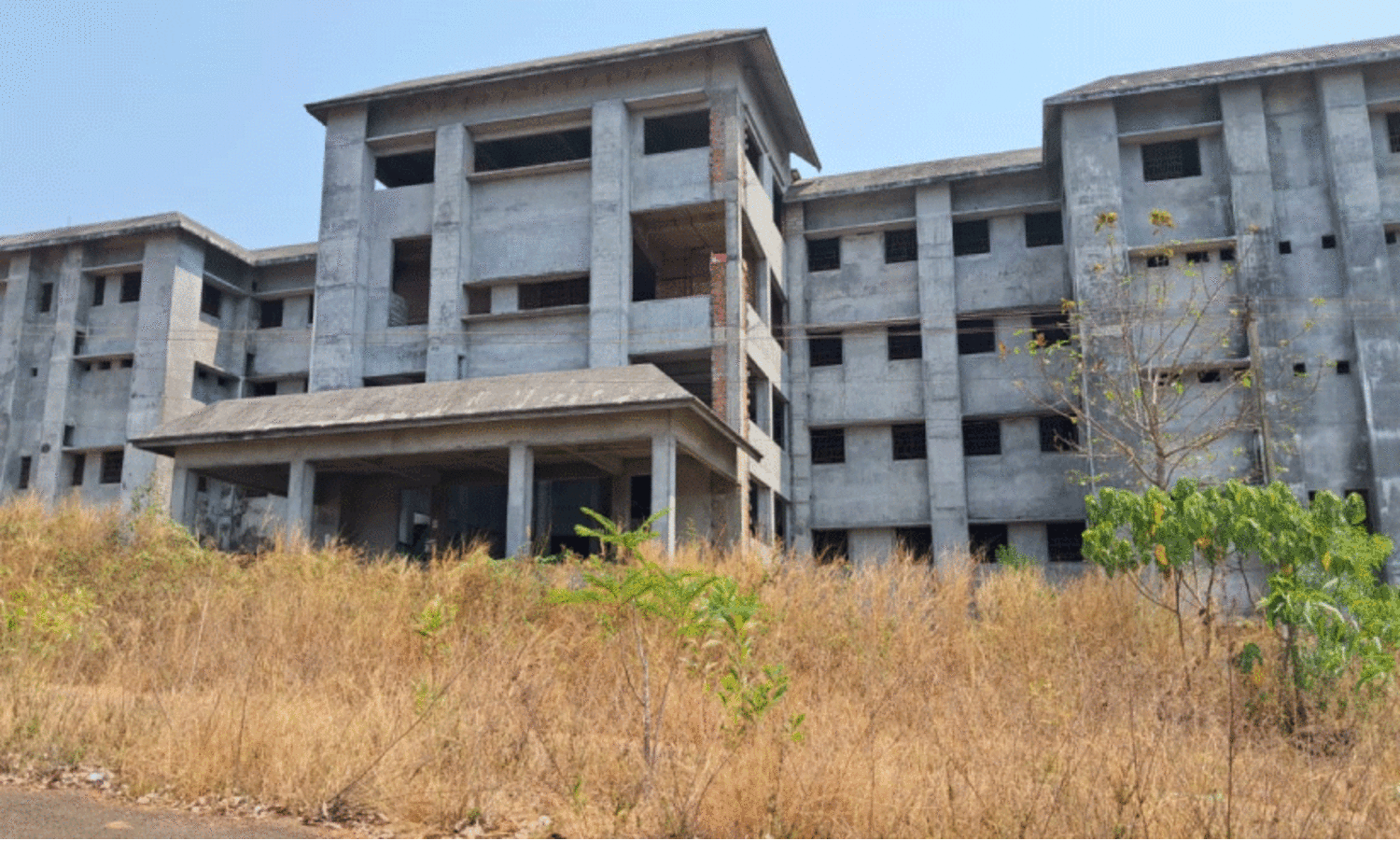 ആര്​ തുണക്കും, ആരെ ചികിത്സിക്കും?