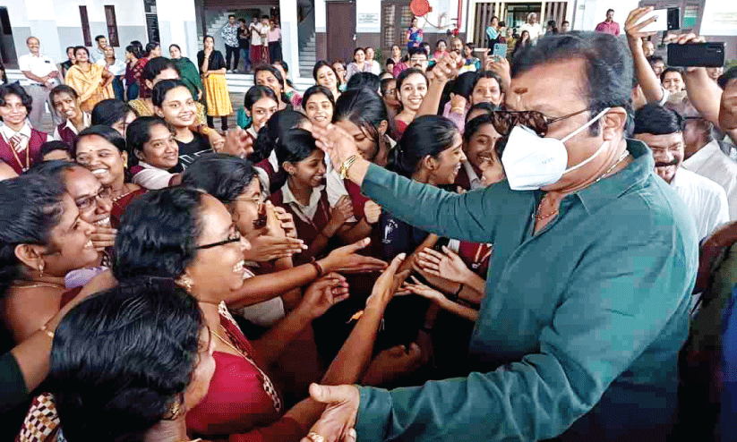 രണ്ടാംഘട്ട പ്രചാരണവുമായി സുരേഷ് ഗോപി ഇരിങ്ങാലക്കുടയിൽ രണ്ടാംഘട്ട പ്രചാരണവുമായി സുരേഷ് ഗോപി ഇരിങ്ങാലക്കുടയിൽ