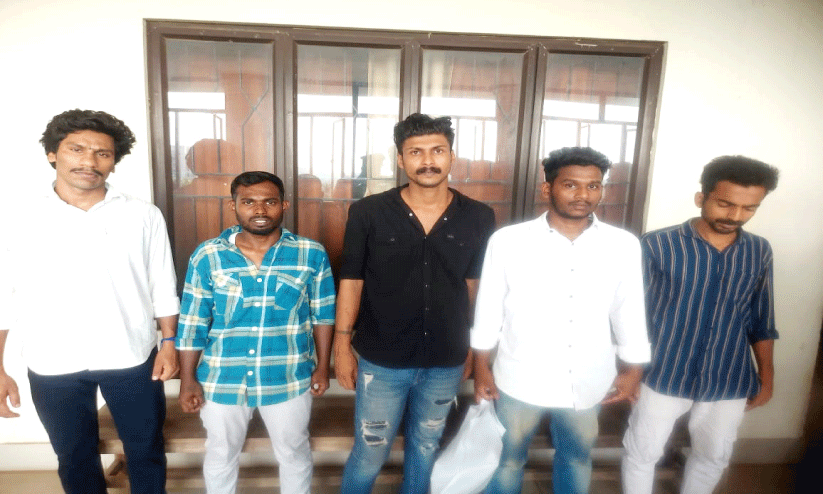 ആദർശ് വധം; ആറ് ബി.ജെ.പി പ്രവർത്തകർക്ക് ഇരട്ട ജീവപര്യന്തവും നാലുലക്ഷം വീതം പിഴയും ആദർശ് വധം; ആറ് ബി.ജെ.പി പ്രവർത്തകർക്ക് ഇരട്ട ജീവപര്യന്തവും നാലുലക്ഷം വീതം പിഴയും