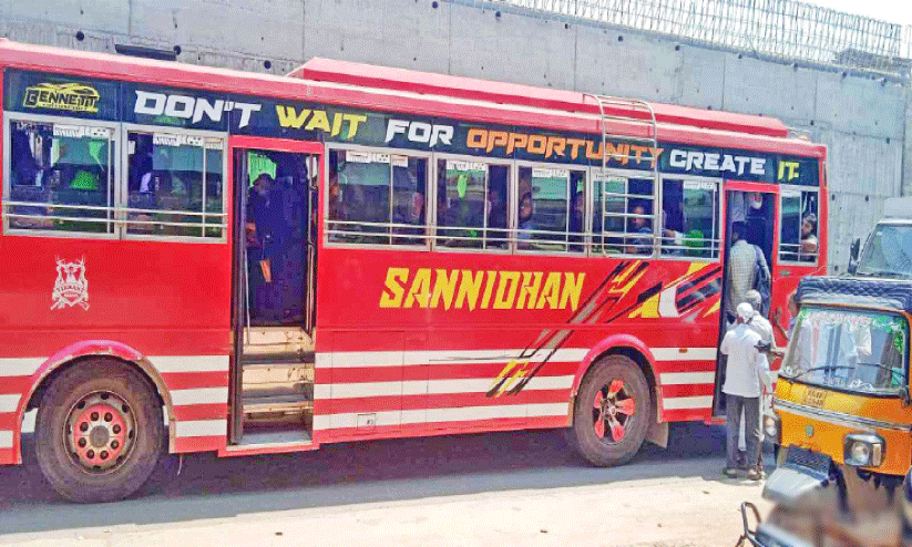 കണ്ണൂർ-നടാൽ റൂട്ടിൽ ബസ് സമരം പൂർണം; ജനം പെരുവഴിയിൽ കണ്ണൂർ-നടാൽ റൂട്ടിൽ ബസ് സമരം പൂർണം; ജനം പെരുവഴിയിൽ