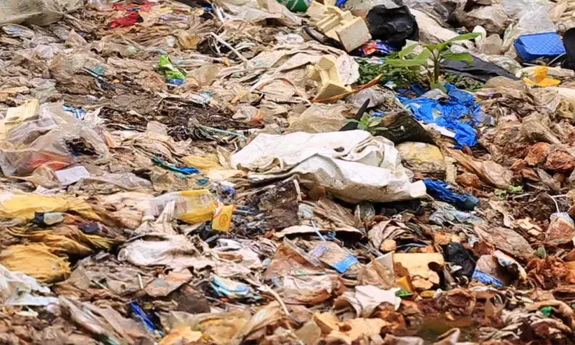 മാലിന്യസംഭരണ കേന്ദ്രങ്ങളില്‍ പരിശോധന നടത്തി