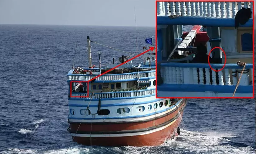 കടൽക്കൊള്ളക്കാരെ നേരിട്ട് ഇന്ത്യൻ നാവികസേന ഇറാൻ കപ്പൽ മോചിപ്പിച്ചു; 23 പാക് പൗരന്മാരെയും രക്ഷിച്ചു