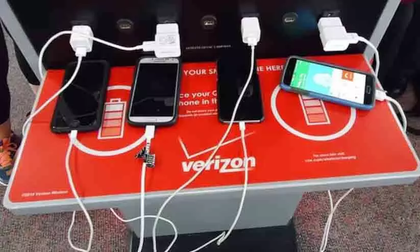 പൊതുയിടങ്ങളിലെ ഫോൺ ചാർജിങ് പോർട്ടൽ ഉപയോഗിക്കുന്നവർ ജാഗ്രതൈ!