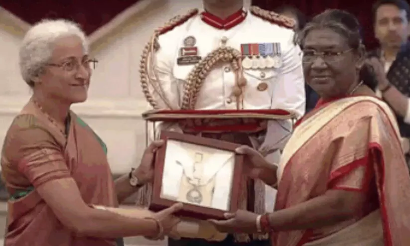 President Droupadi Murmu confers Bharat Ratna awards
