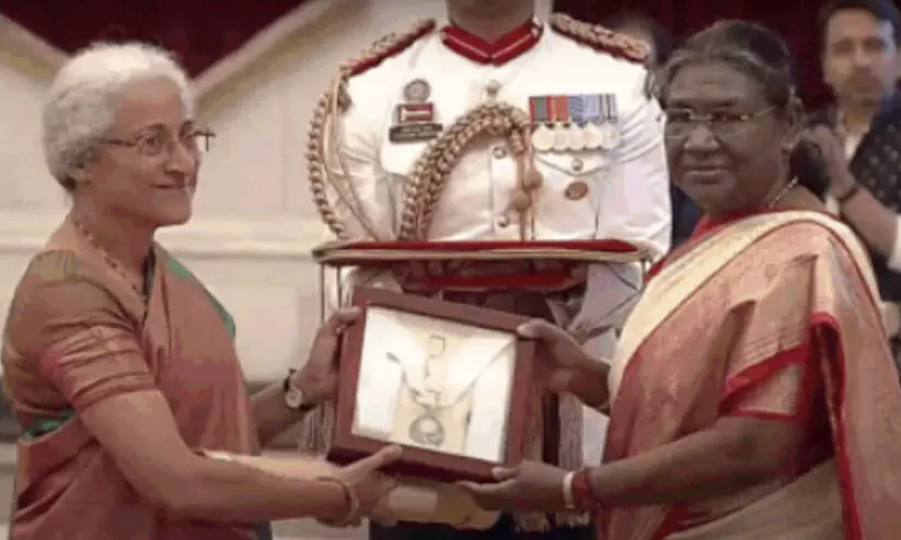 President Droupadi Murmu confers Bharat Ratna awards President Droupadi Murmu confers Bharat Ratna awards